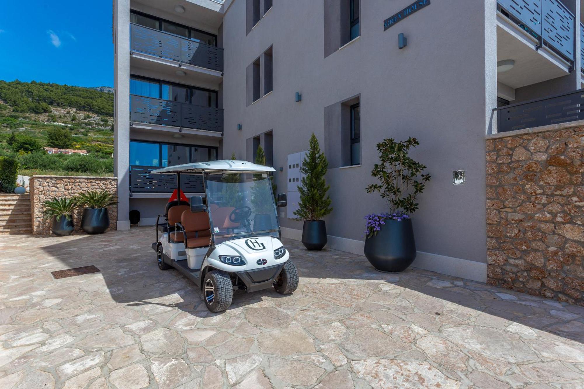 Grey House Apartment Бол Екстериор снимка